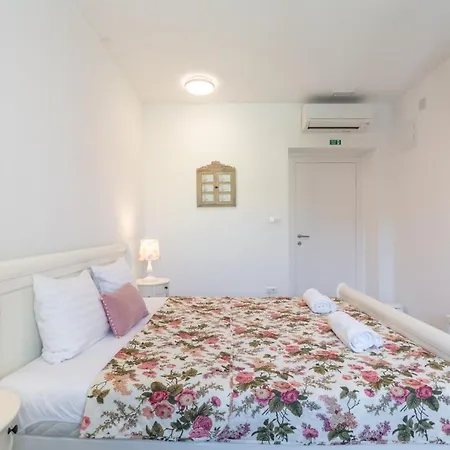 Guest house & Poesia Split